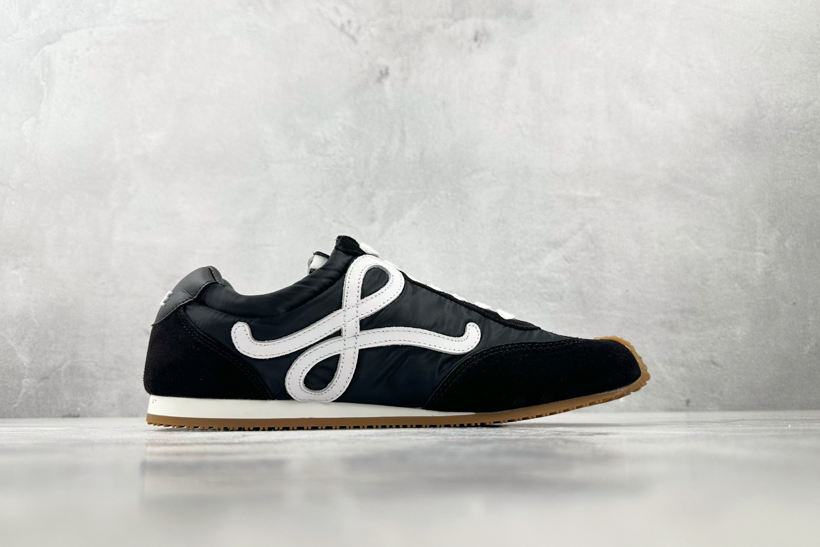 LOEWE罗意威 Ballet Runner 2.0 黑色 M816282XB3-1102 LOEWE罗意威 Ballet Runner 2.0 黑色 M816282XB3-1102