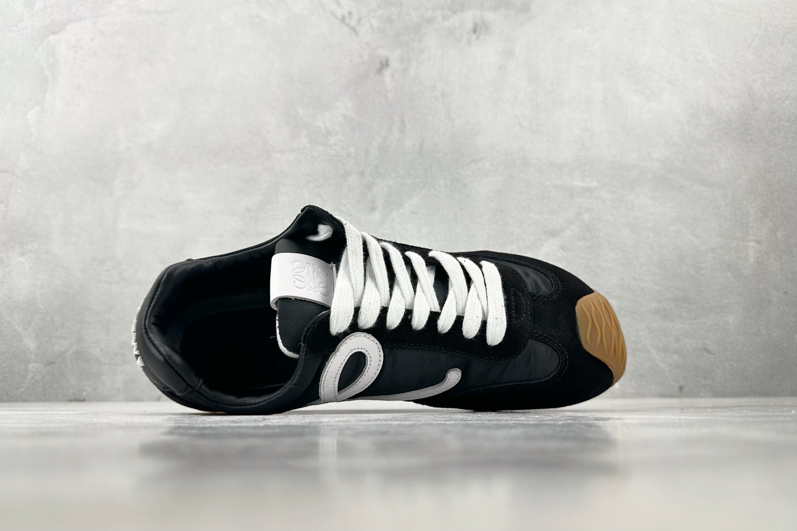 LOEWE罗意威 Ballet Runner 2.0 黑色 M816282XB3-1102 LOEWE罗意威 Ballet Runner 2.0 黑色 M816282XB3-1102