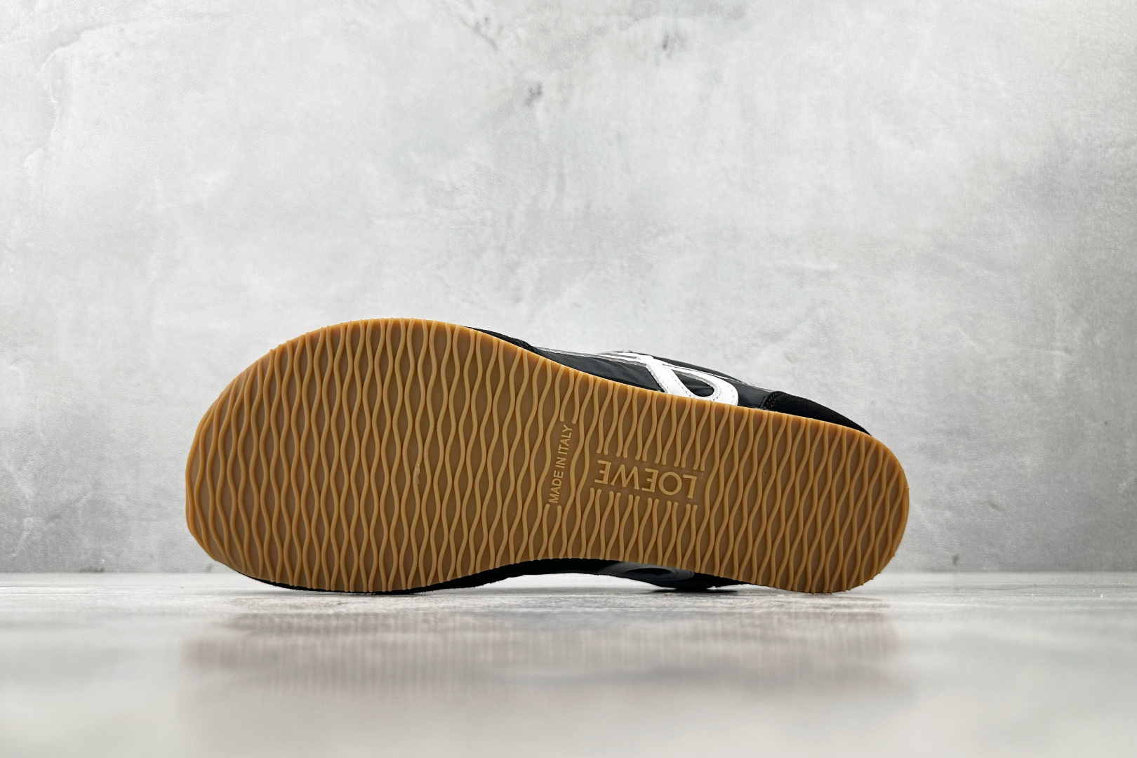 LOEWE罗意威 Ballet Runner 2.0 黑色 M816282XB3-1102 LOEWE罗意威 Ballet Runner 2.0 黑色 M816282XB3-1102