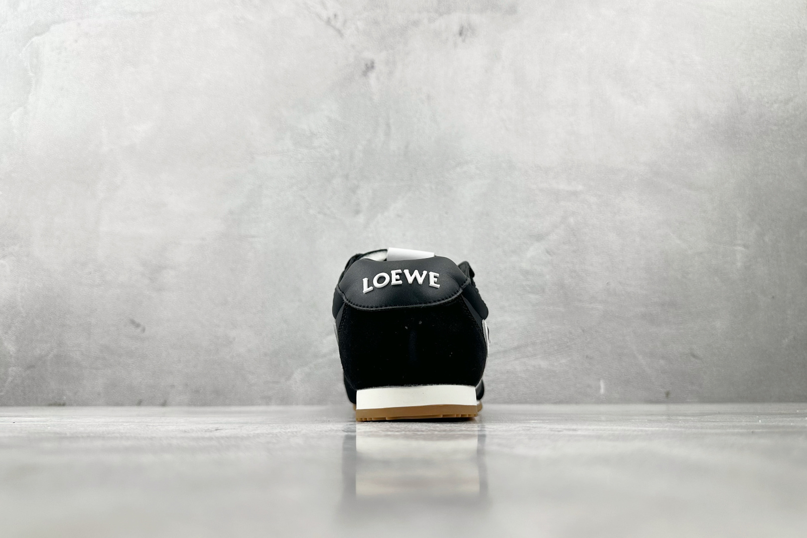 LOEWE罗意威 Ballet Runner 2.0 黑色 M816282XB3-1102 LOEWE罗意威 Ballet Runner 2.0 黑色 M816282XB3-1102