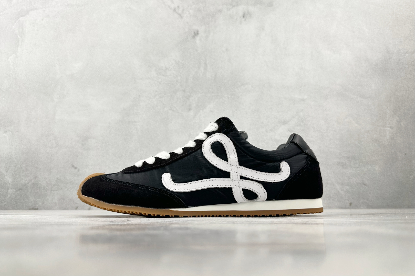 LOEWE罗意威 Ballet Runner 2.0 黑色 M816282XB3-1102 LOEWE罗意威 Ballet Runner 2.0 黑色 M816282XB3-1102