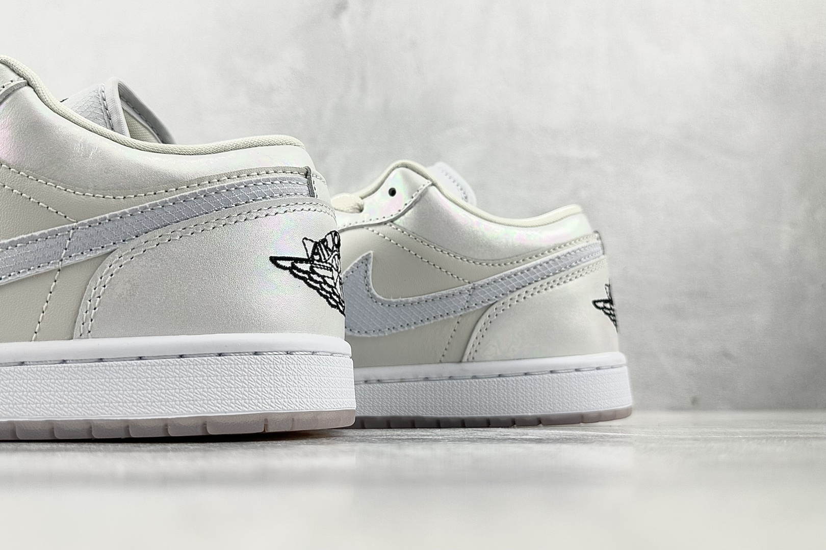 Jordan Air Jordan 1 Low WMNS CNY “蛇年限定”白棕色 HF4080-001-莆田鞋,莆田鞋货源,高仿鞋,高仿鞋货源,安福档口,莆田高仿鞋,莆田鞋批发,高仿鞋批发,莆田高仿运动鞋,高仿运动鞋,莆田运动鞋 Jordan Air Jordan 1 Low WMNS CNY “蛇年限定”白棕色 HF4080-001