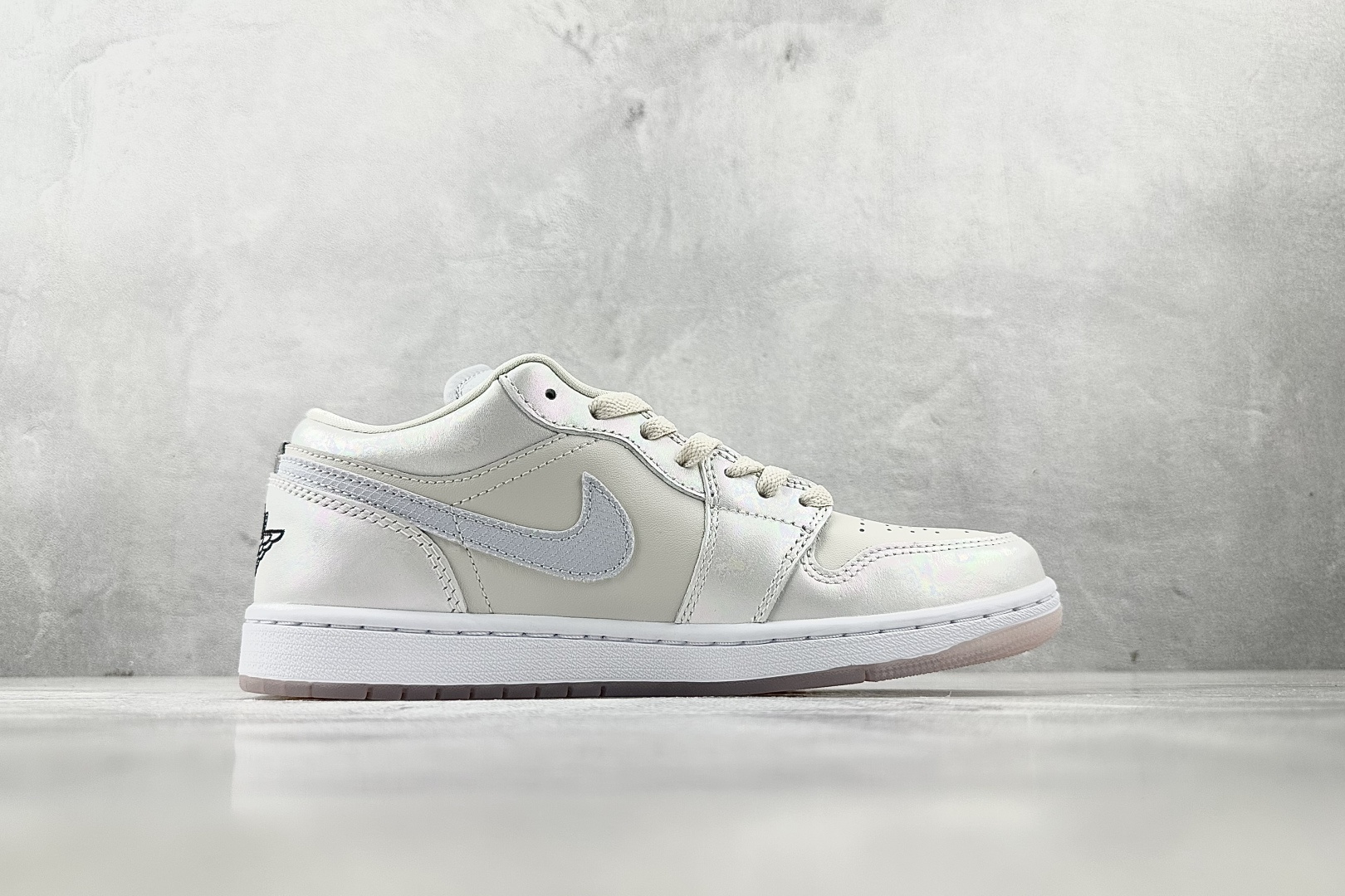 Jordan Air Jordan 1 Low WMNS CNY “蛇年限定”白棕色 HF4080-001-莆田鞋,莆田鞋货源,高仿鞋,高仿鞋货源,安福档口,莆田高仿鞋,莆田鞋批发,高仿鞋批发,莆田高仿运动鞋,高仿运动鞋,莆田运动鞋 Jordan Air Jordan 1 Low WMNS CNY “蛇年限定”白棕色 HF4080-001