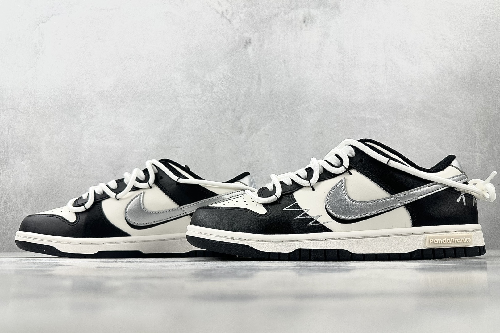 特价 
【定制球鞋】Nike Dunk 银墨 银黑

货号：DD1391-100
尺码：40 40.5 