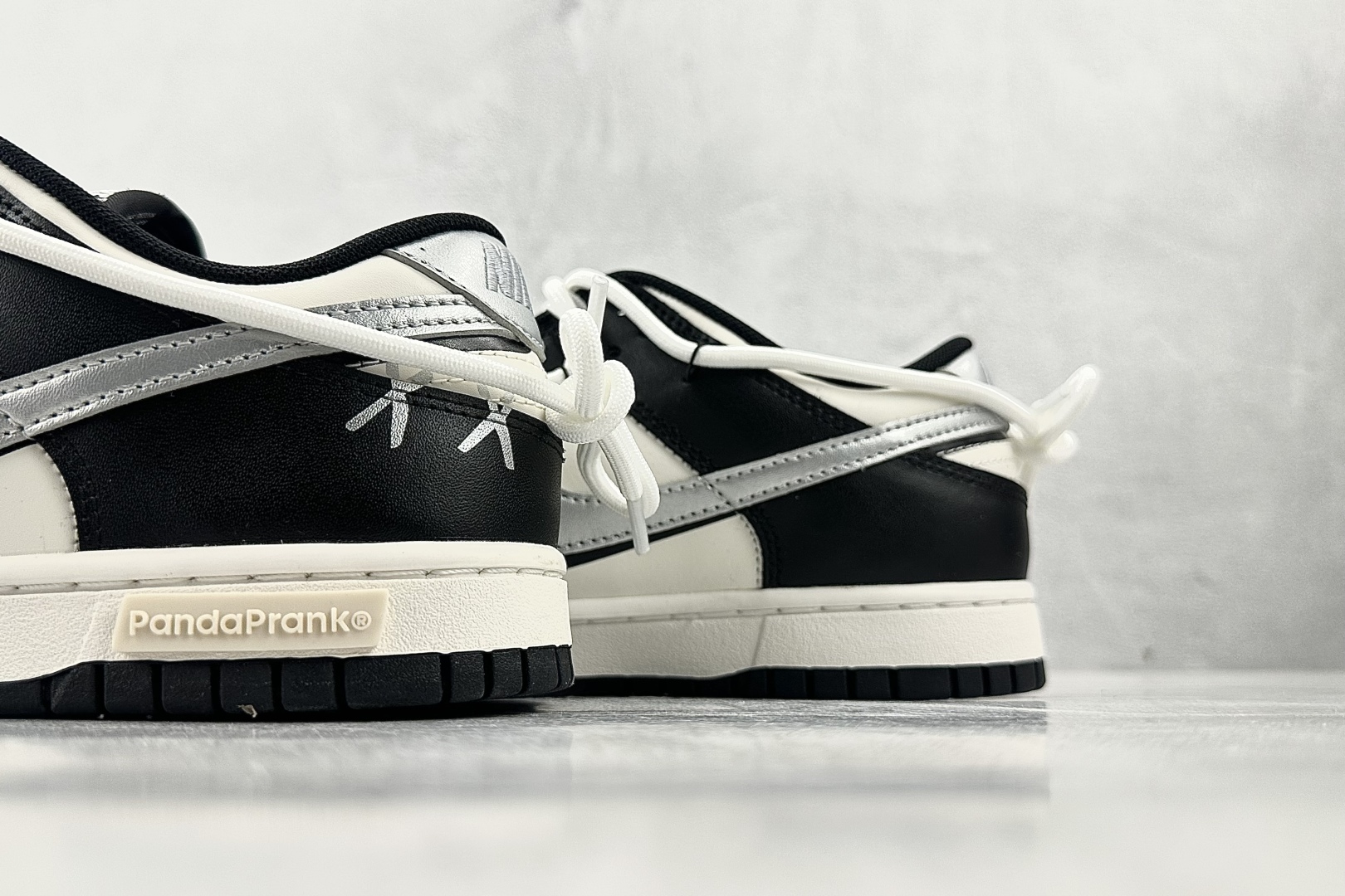 特价 
【定制球鞋】Nike Dunk 银墨 银黑

货号：DD1391-100
尺码：40 40.5 