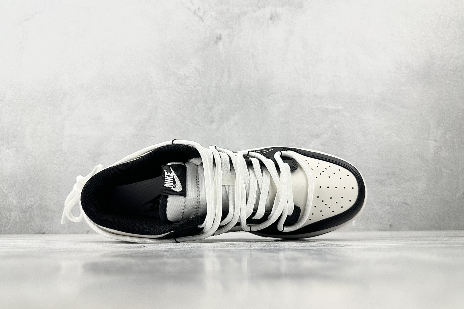 特价 
【定制球鞋】Nike Dunk 银墨 银黑

货号：DD1391-100
尺码：40 40.5 