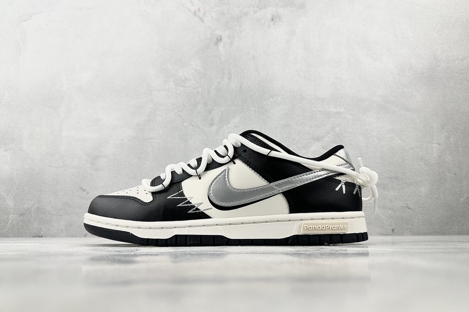 特价 
【定制球鞋】Nike Dunk 银墨 银黑

货号：DD1391-100
尺码：40 40.5 