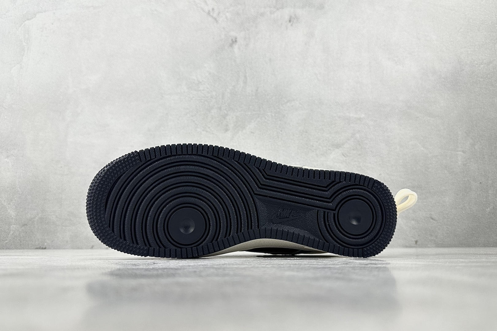 Nike Air Force 1'07 LV 联名 米白黑 DM6868-098-莆田鞋,莆田鞋货源,高仿鞋,高仿鞋货源,安福档口,莆田高仿鞋,莆田鞋批发,高仿鞋批发,莆田高仿运动鞋,高仿运动鞋,莆田运动鞋 Nike Air Force 1'07 LV 联名 米白黑 DM6868-098