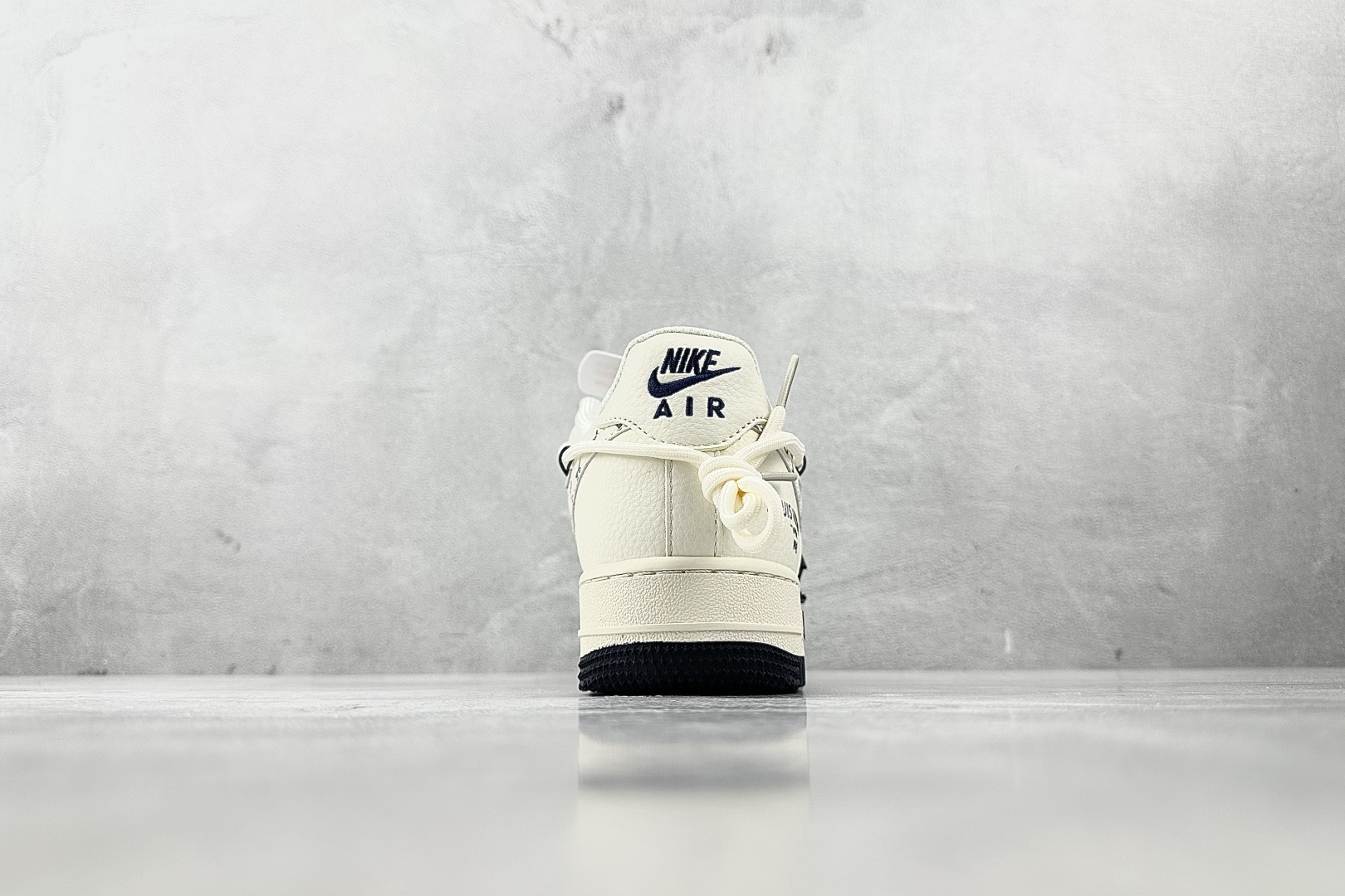Nike Air Force 1'07 LV 联名 米白黑 DM6868-098-莆田鞋,莆田鞋货源,高仿鞋,高仿鞋货源,安福档口,莆田高仿鞋,莆田鞋批发,高仿鞋批发,莆田高仿运动鞋,高仿运动鞋,莆田运动鞋 Nike Air Force 1'07 LV 联名 米白黑 DM6868-098