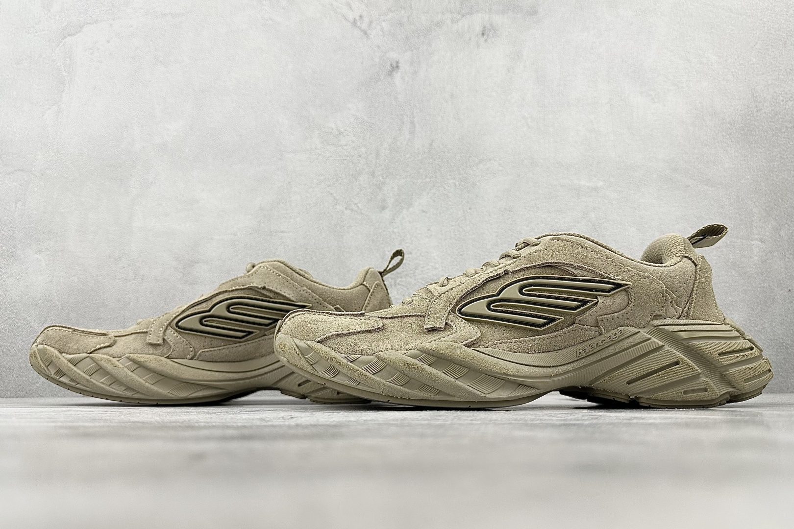 最新外贸批次 Balenciaga巴黎世家 Monday 橄榄绿 825418WMNSS9090