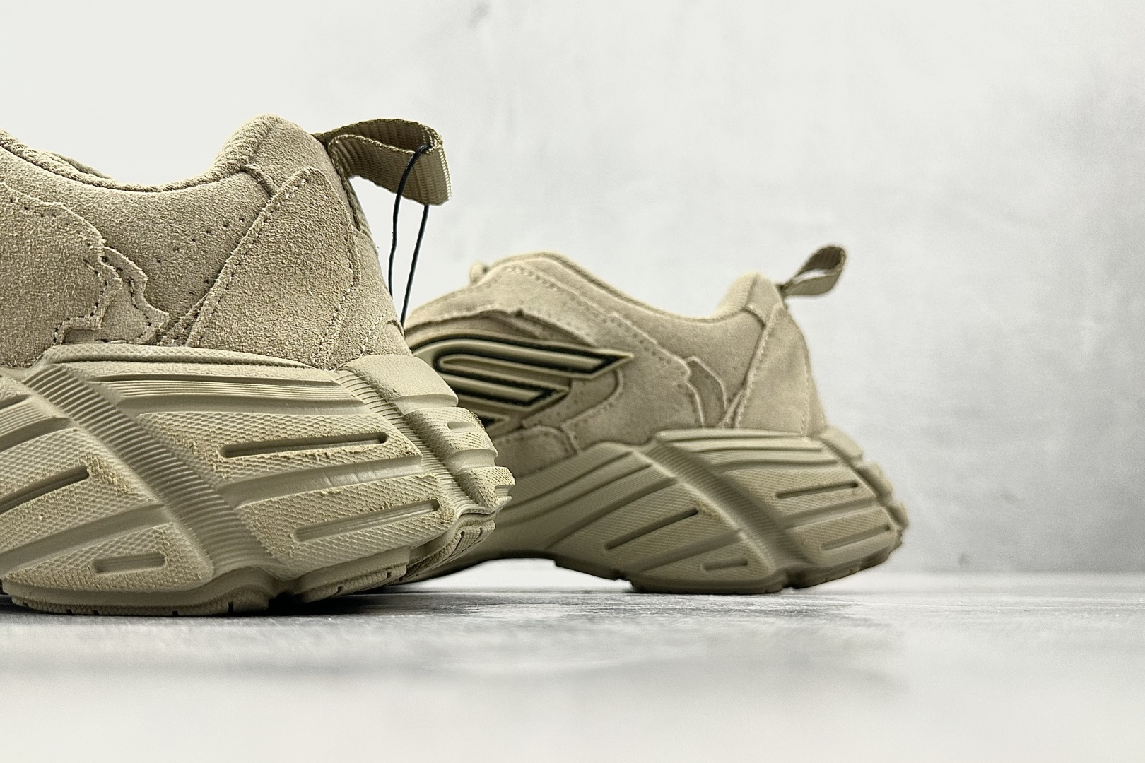 最新外贸批次 Balenciaga巴黎世家 Monday 橄榄绿 825418WMNSS9090