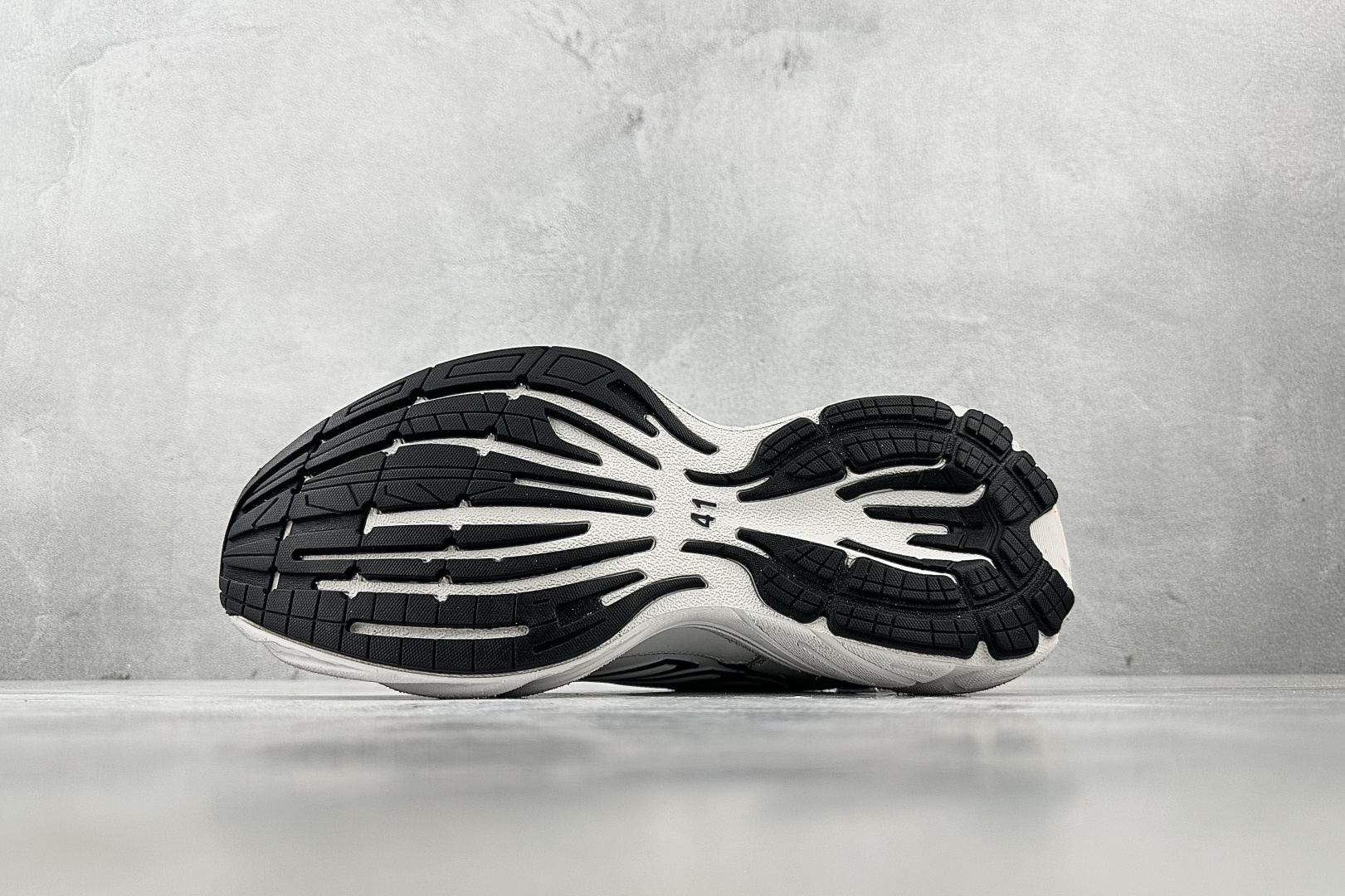 全套数据私模 Balenciaga巴黎世家 Monday 白色 825418WDWTS4090