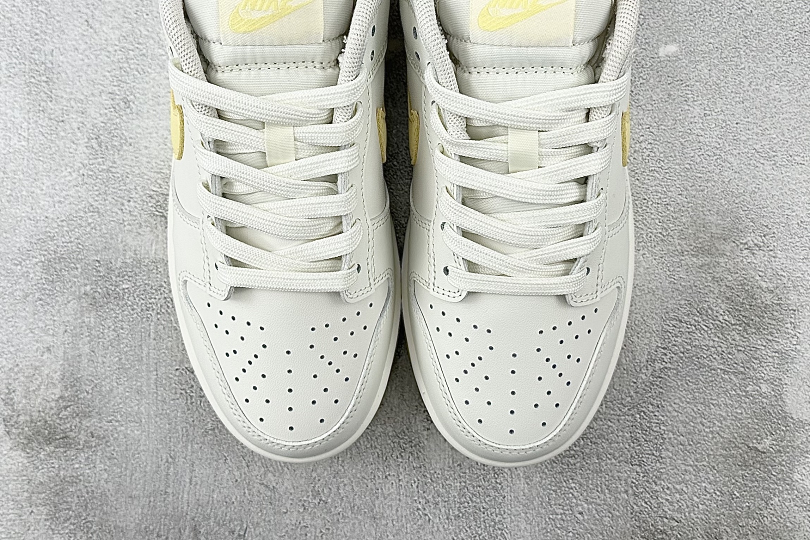 特价 
【定制球鞋】Nike Dunk 云纱秘境 米白黄

货号：WY0406 020
尺码：35.5 