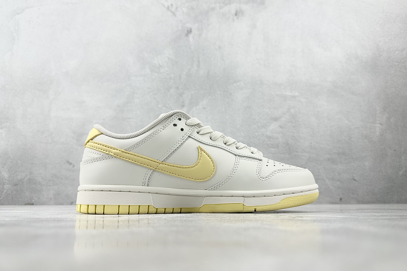 特价 
【定制球鞋】Nike Dunk 云纱秘境 米白黄

货号：WY0406 020
尺码：35.5 