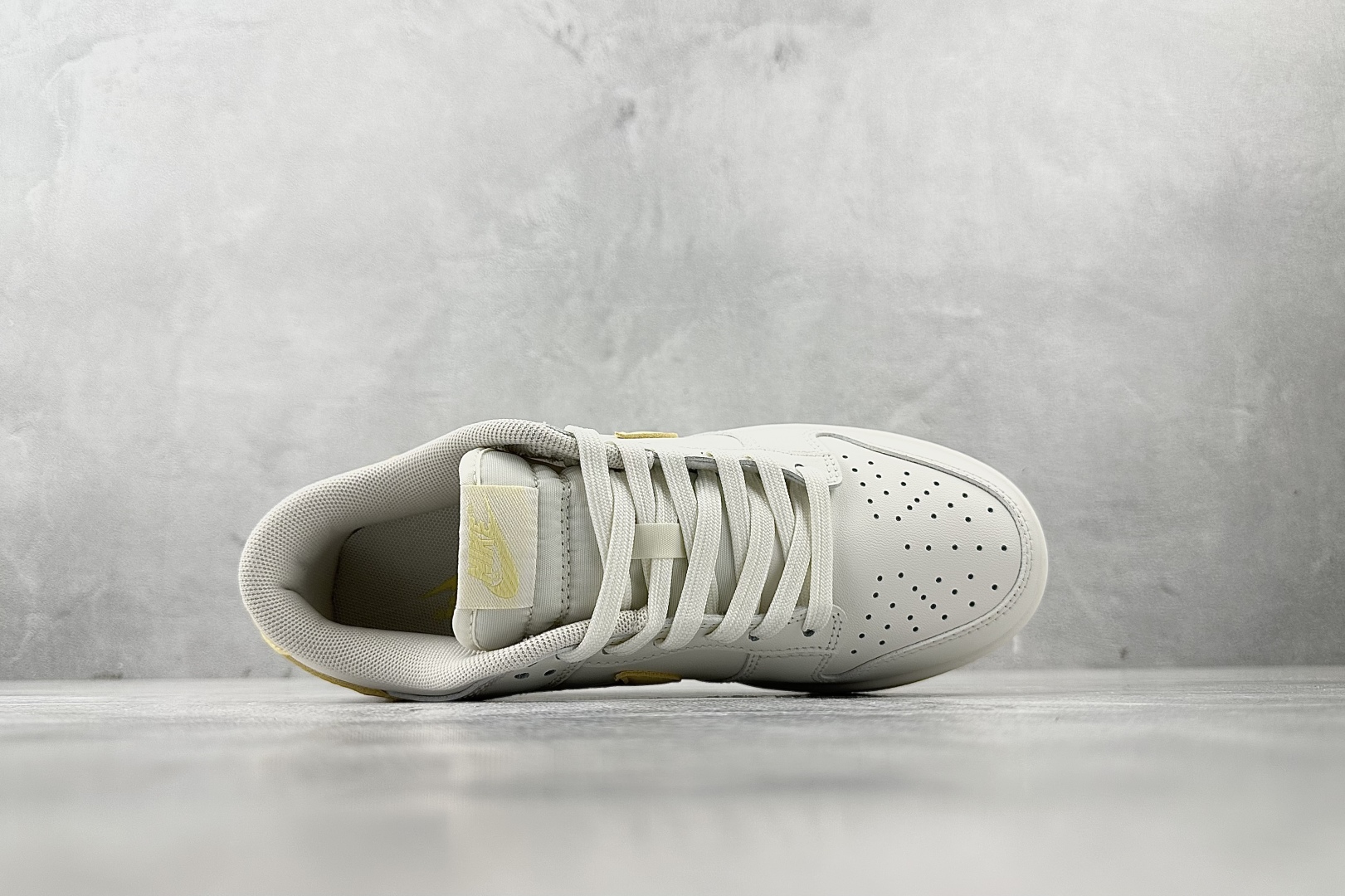 特价 
【定制球鞋】Nike Dunk 云纱秘境 米白黄

货号：WY0406 020
尺码：35.5 