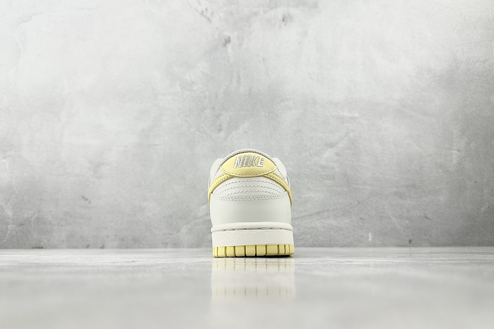 特价 
【定制球鞋】Nike Dunk 云纱秘境 米白黄

货号：WY0406 020
尺码：35.5 