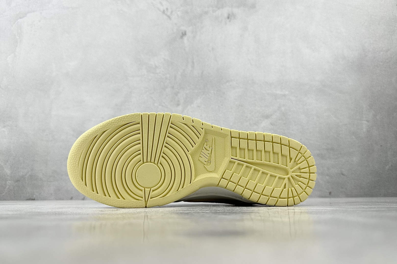 特价 
【定制球鞋】Nike Dunk 云纱秘境 米白黄

货号：WY0406 020
尺码：35.5 