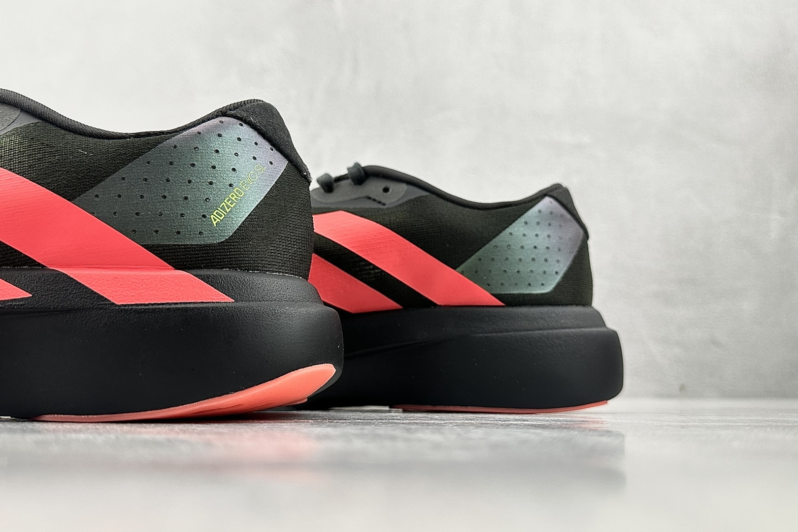 全新工厂开发 adidas Adizero Evo SL 黑红色 JR3414