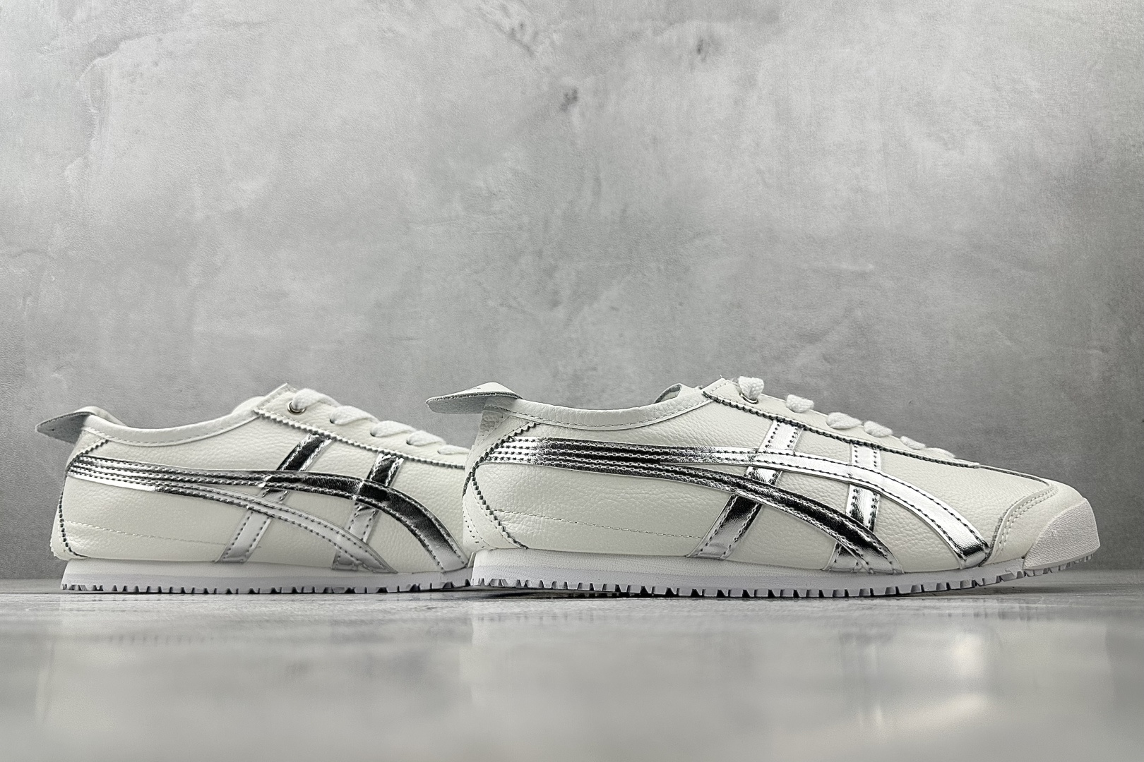 平台爆款 Onitsuka Tiger鬼塚虎 MEXICO 66 白银 1183A499-100-莆田鞋,莆田鞋货源,高仿鞋,高仿鞋货源,安福档口,莆田高仿鞋,莆田鞋批发,高仿鞋批发,莆田高仿运动鞋,高仿运动鞋,莆田运动鞋 平台爆款 Onitsuka Tiger鬼塚虎 MEXICO 66 白银 1183A499-100