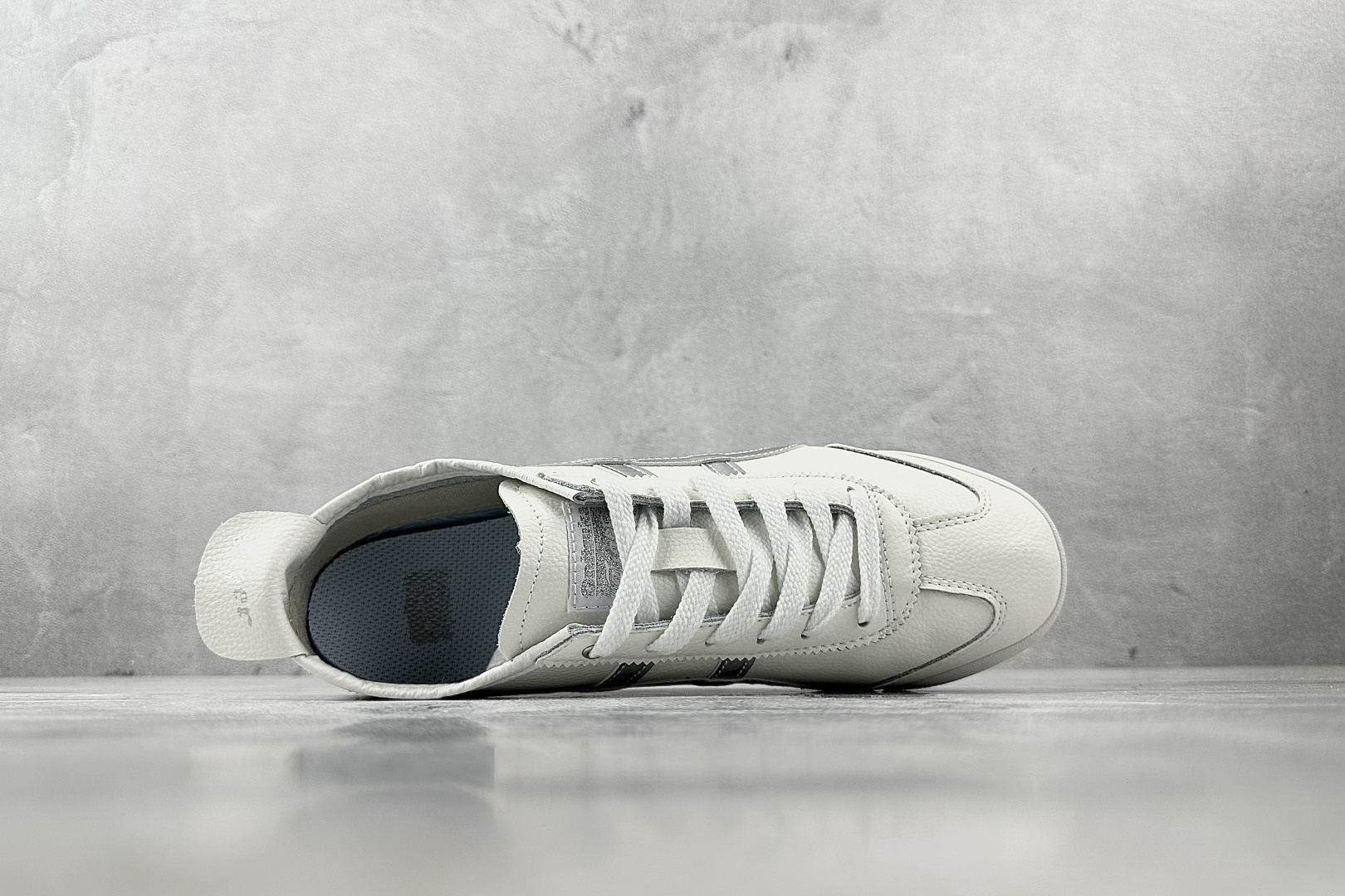 平台爆款 Onitsuka Tiger鬼塚虎 MEXICO 66 白银 1183A499-100-莆田鞋,莆田鞋货源,高仿鞋,高仿鞋货源,安福档口,莆田高仿鞋,莆田鞋批发,高仿鞋批发,莆田高仿运动鞋,高仿运动鞋,莆田运动鞋 平台爆款 Onitsuka Tiger鬼塚虎 MEXICO 66 白银 1183A499-100