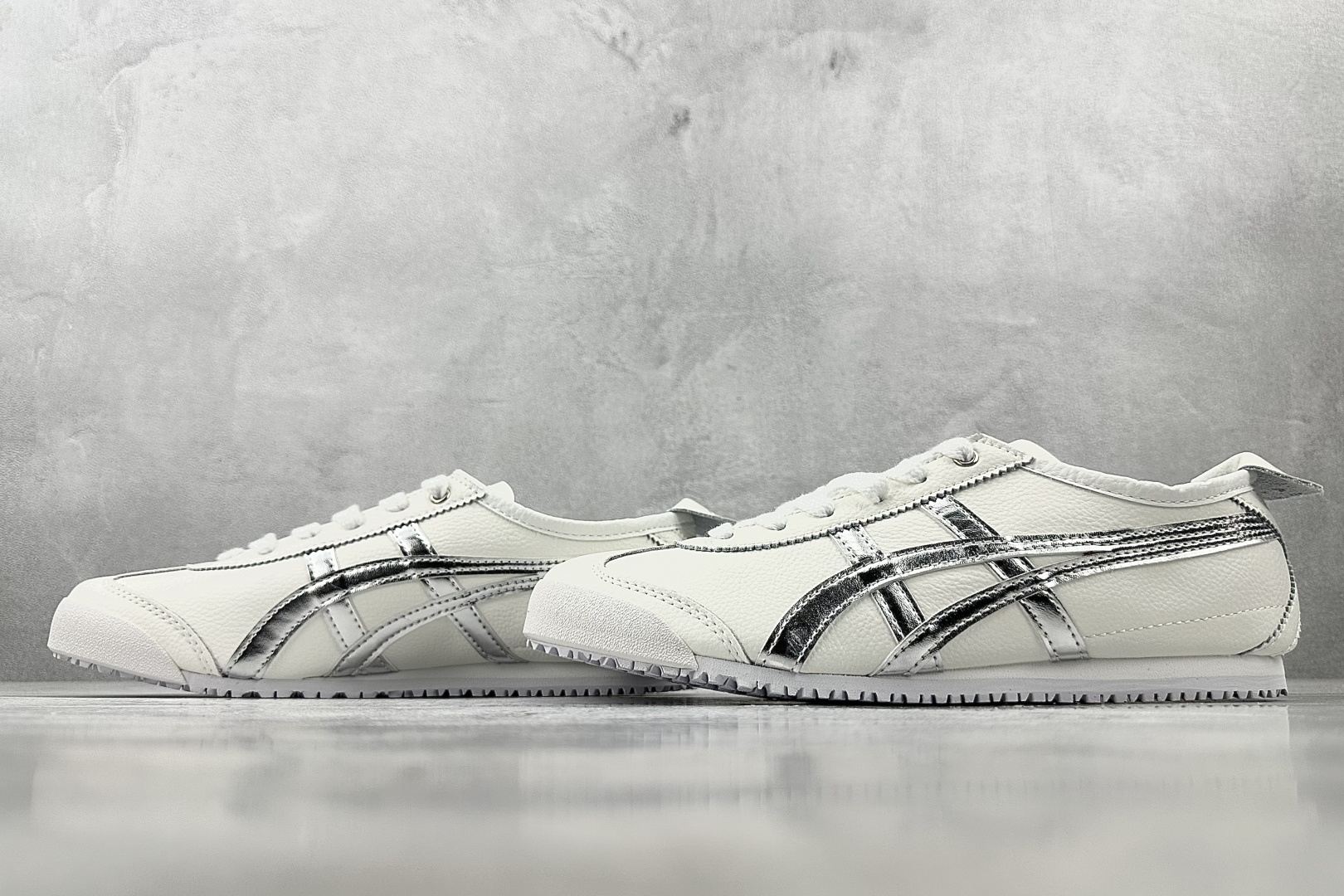 平台爆款 Onitsuka Tiger鬼塚虎 MEXICO 66 白银 1183A499-100-莆田鞋,莆田鞋货源,高仿鞋,高仿鞋货源,安福档口,莆田高仿鞋,莆田鞋批发,高仿鞋批发,莆田高仿运动鞋,高仿运动鞋,莆田运动鞋 平台爆款 Onitsuka Tiger鬼塚虎 MEXICO 66 白银 1183A499-100