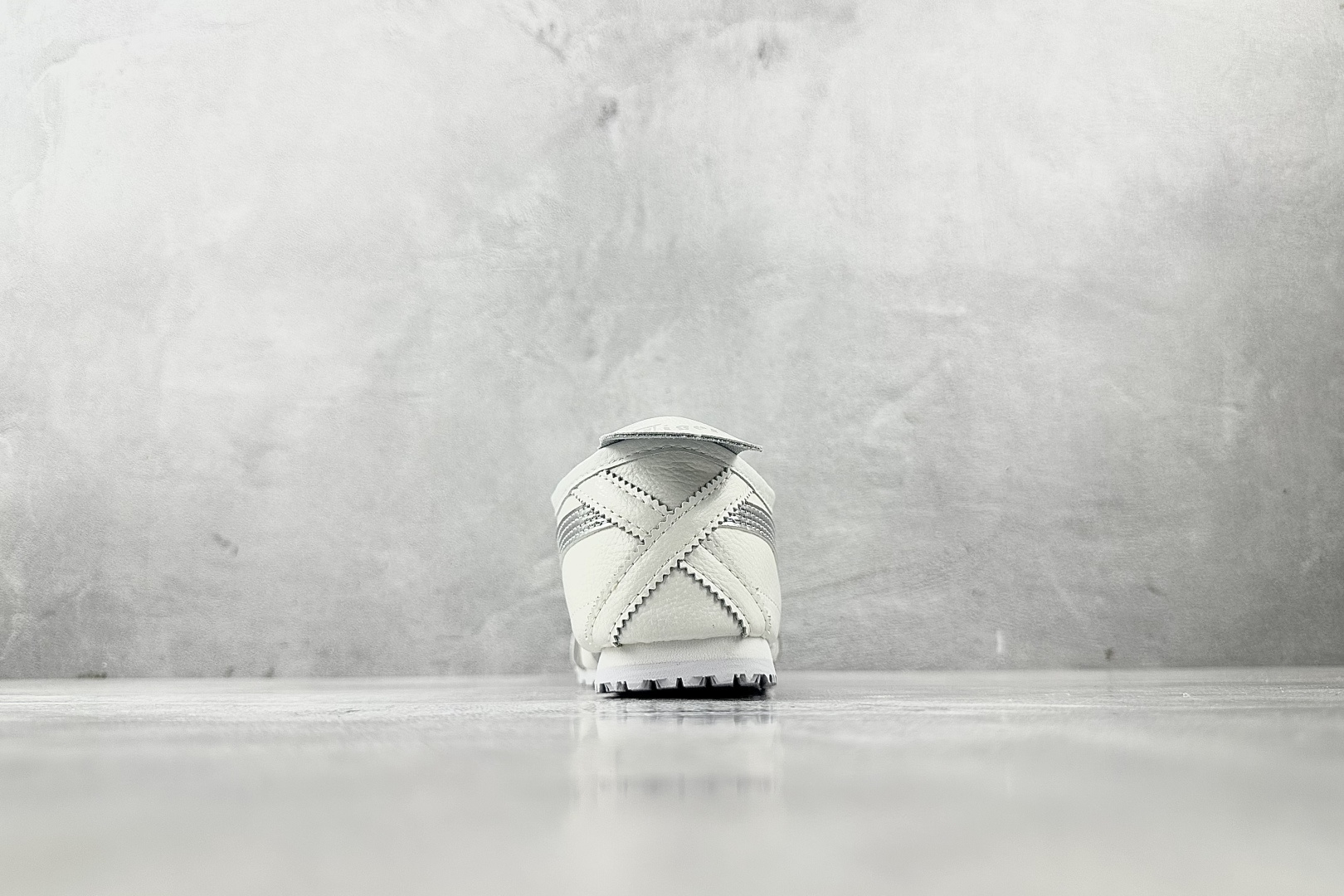 平台爆款 Onitsuka Tiger鬼塚虎 MEXICO 66 白银 1183A499-100-莆田鞋,莆田鞋货源,高仿鞋,高仿鞋货源,安福档口,莆田高仿鞋,莆田鞋批发,高仿鞋批发,莆田高仿运动鞋,高仿运动鞋,莆田运动鞋 平台爆款 Onitsuka Tiger鬼塚虎 MEXICO 66 白银 1183A499-100