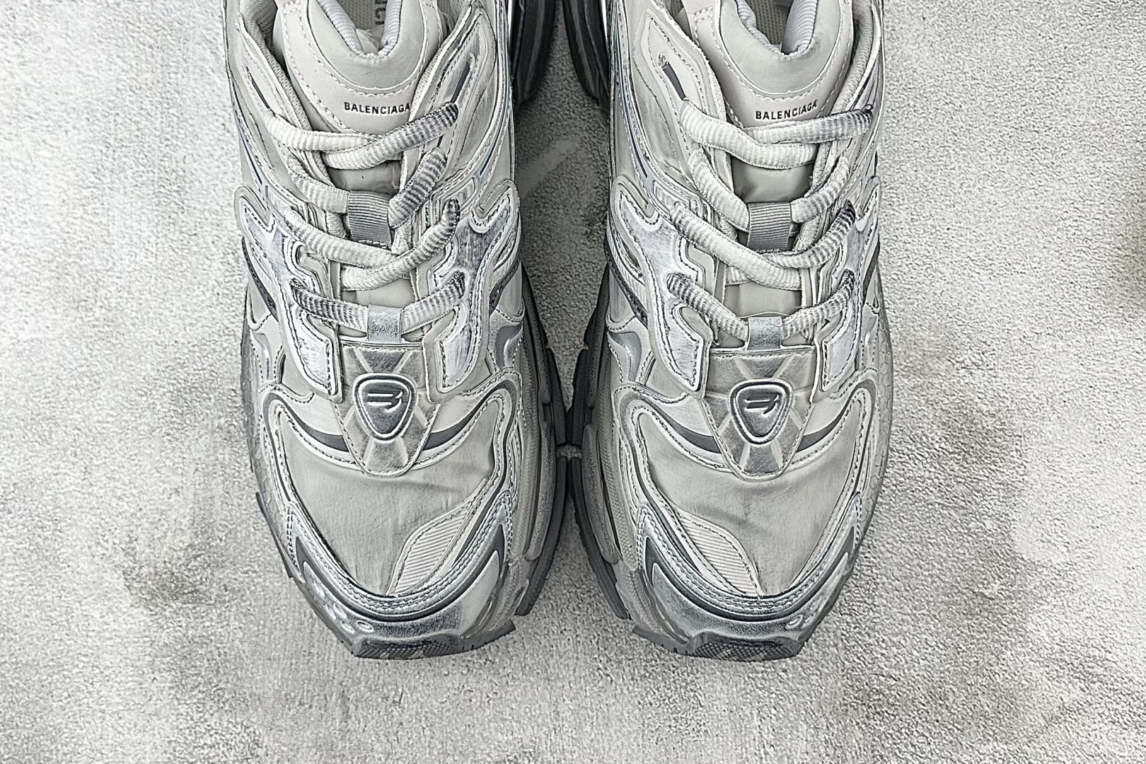 代购版 Balenciaga巴黎世家 Runner2.0 灰银色 779066WRNNY1180