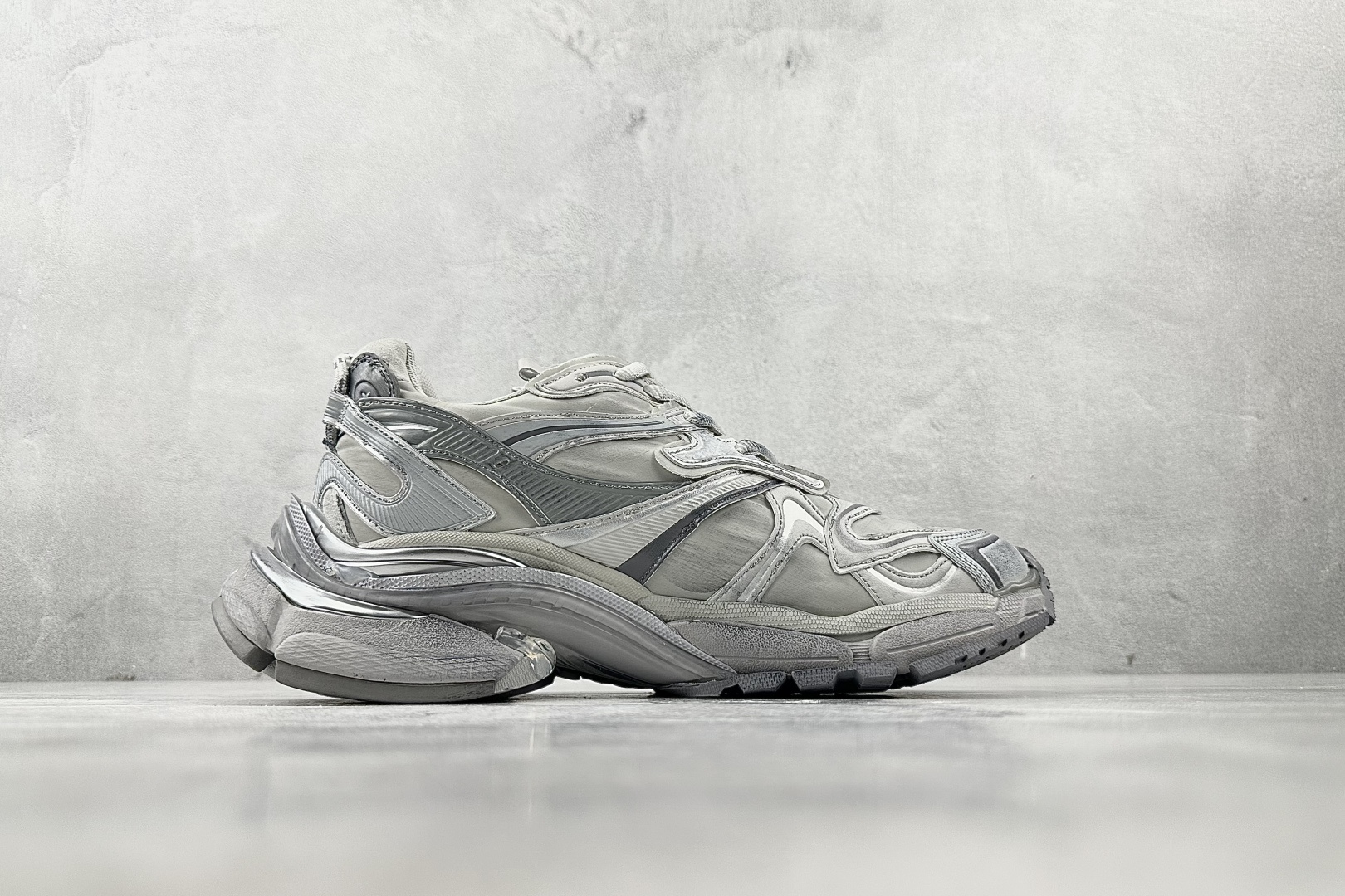 代购版 Balenciaga巴黎世家 Runner2.0 灰银色 779066WRNNY1180