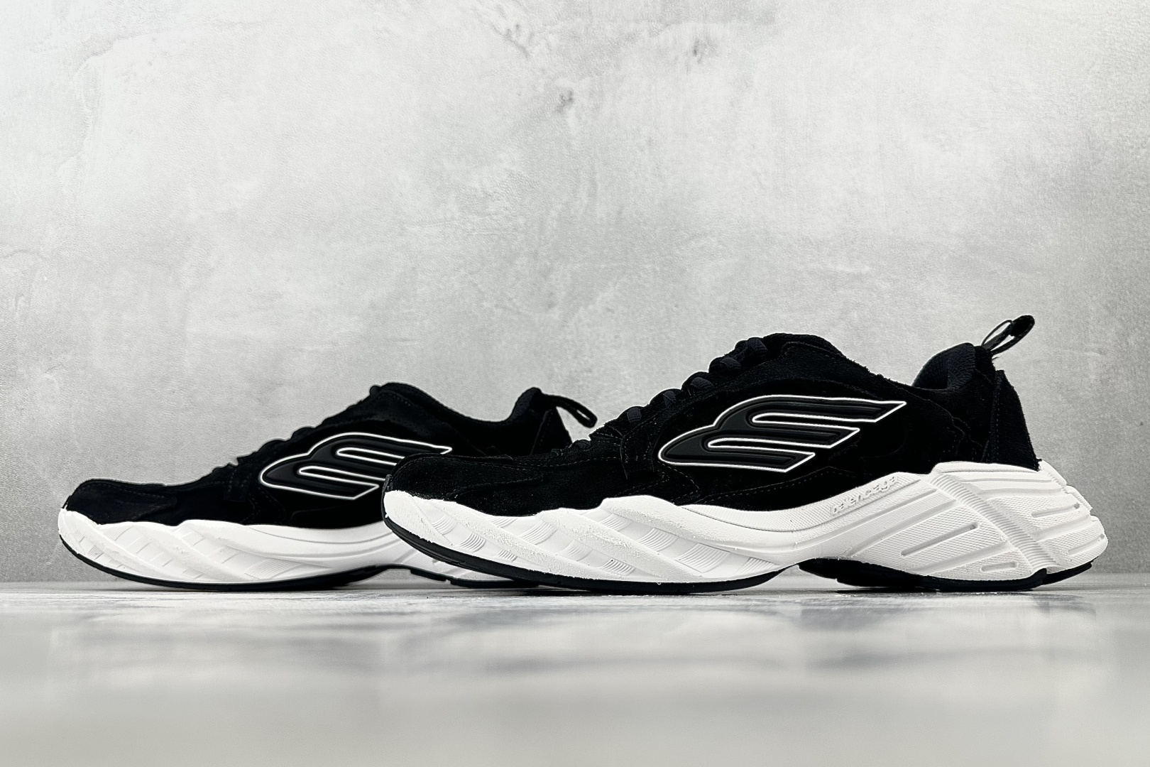 最新外贸批次 Balenciaga巴黎世家 Monday 黑色 825418WMNSS