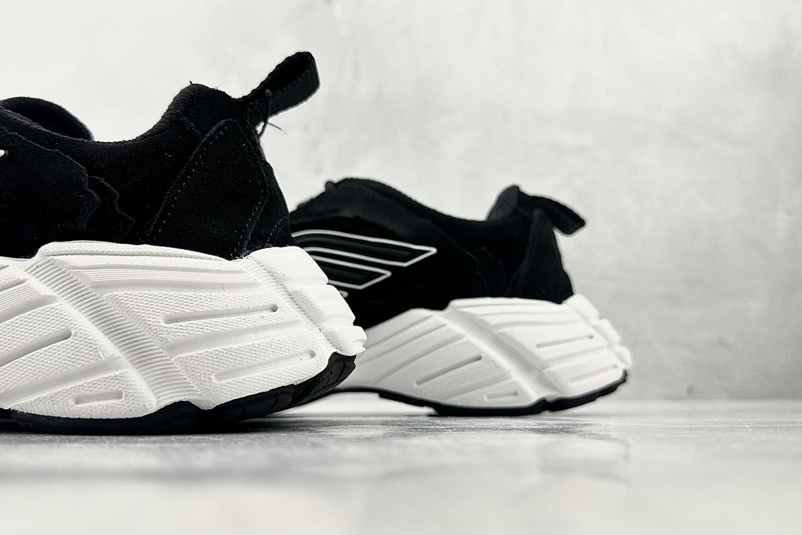 最新外贸批次 Balenciaga巴黎世家 Monday 黑色 825418WMNSS