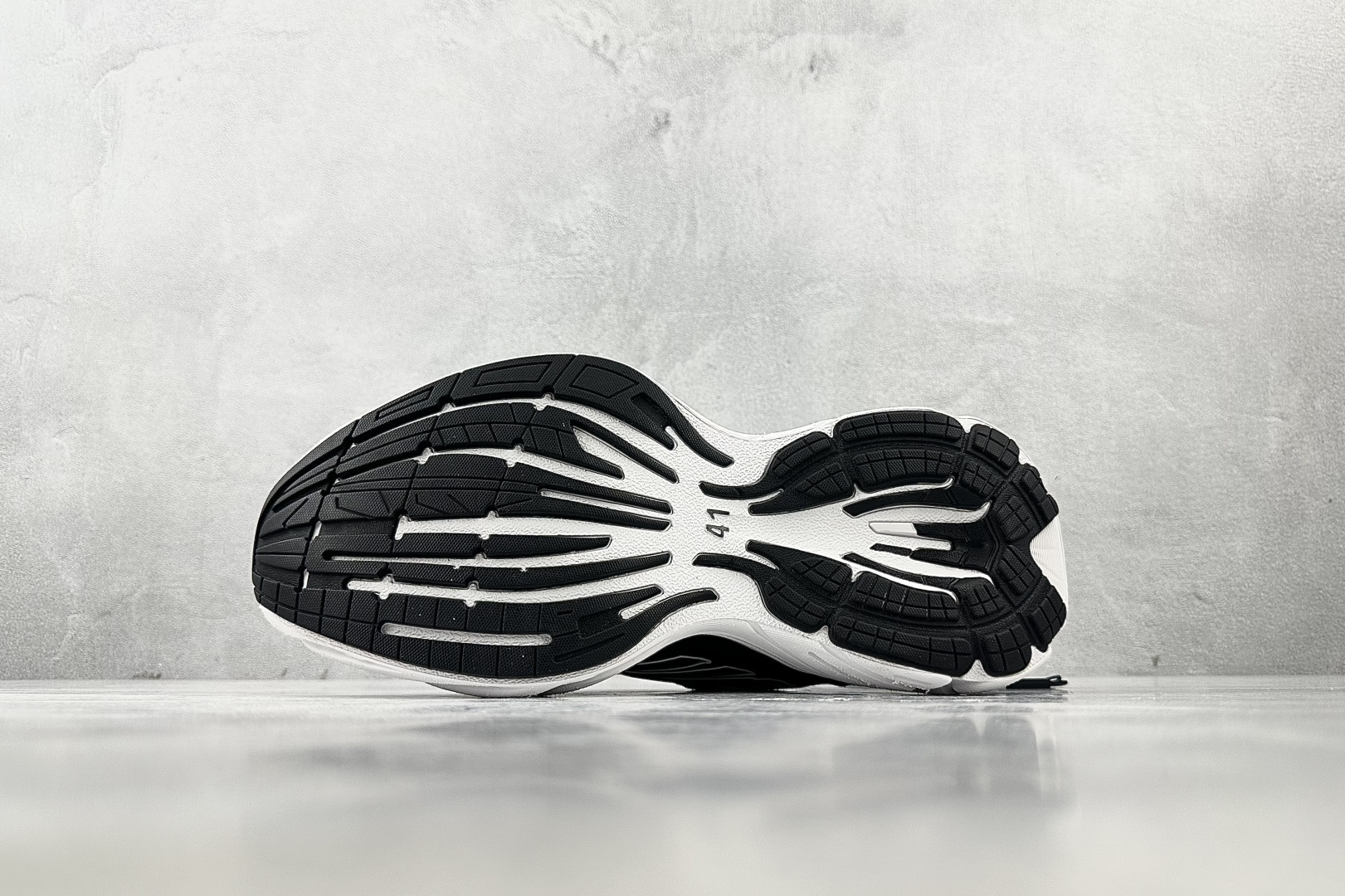 最新外贸批次 Balenciaga巴黎世家 Monday 黑色 825418WMNSS