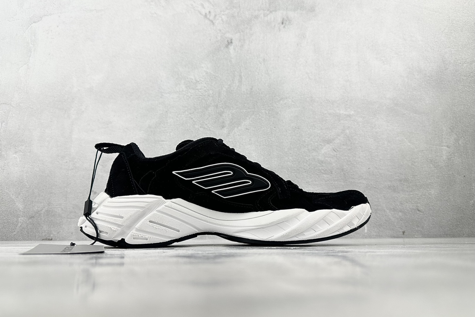 最新外贸批次 Balenciaga巴黎世家 Monday 黑色 825418WMNSS