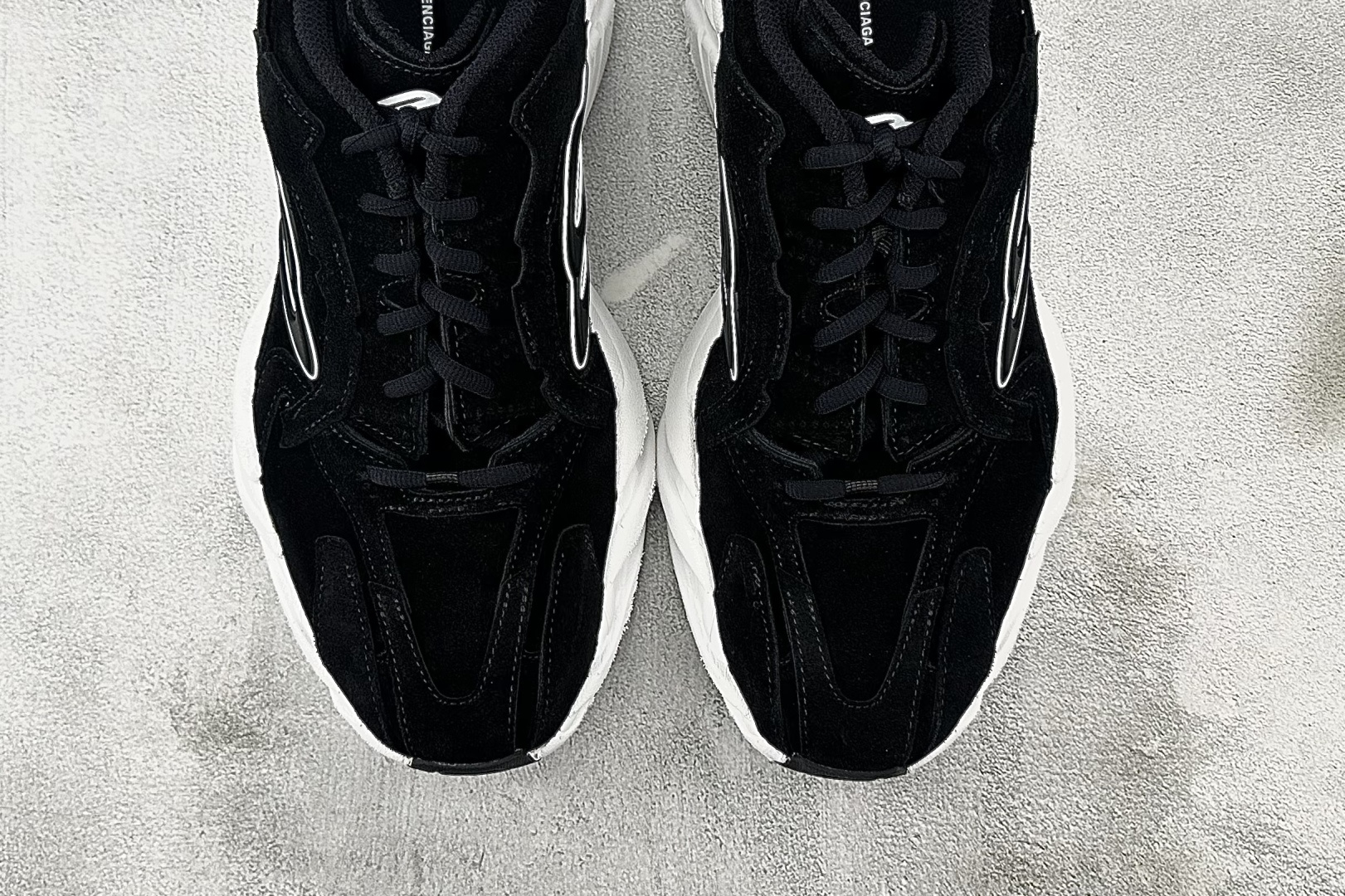 最新外贸批次 Balenciaga巴黎世家 Monday 黑色 825418WMNSS