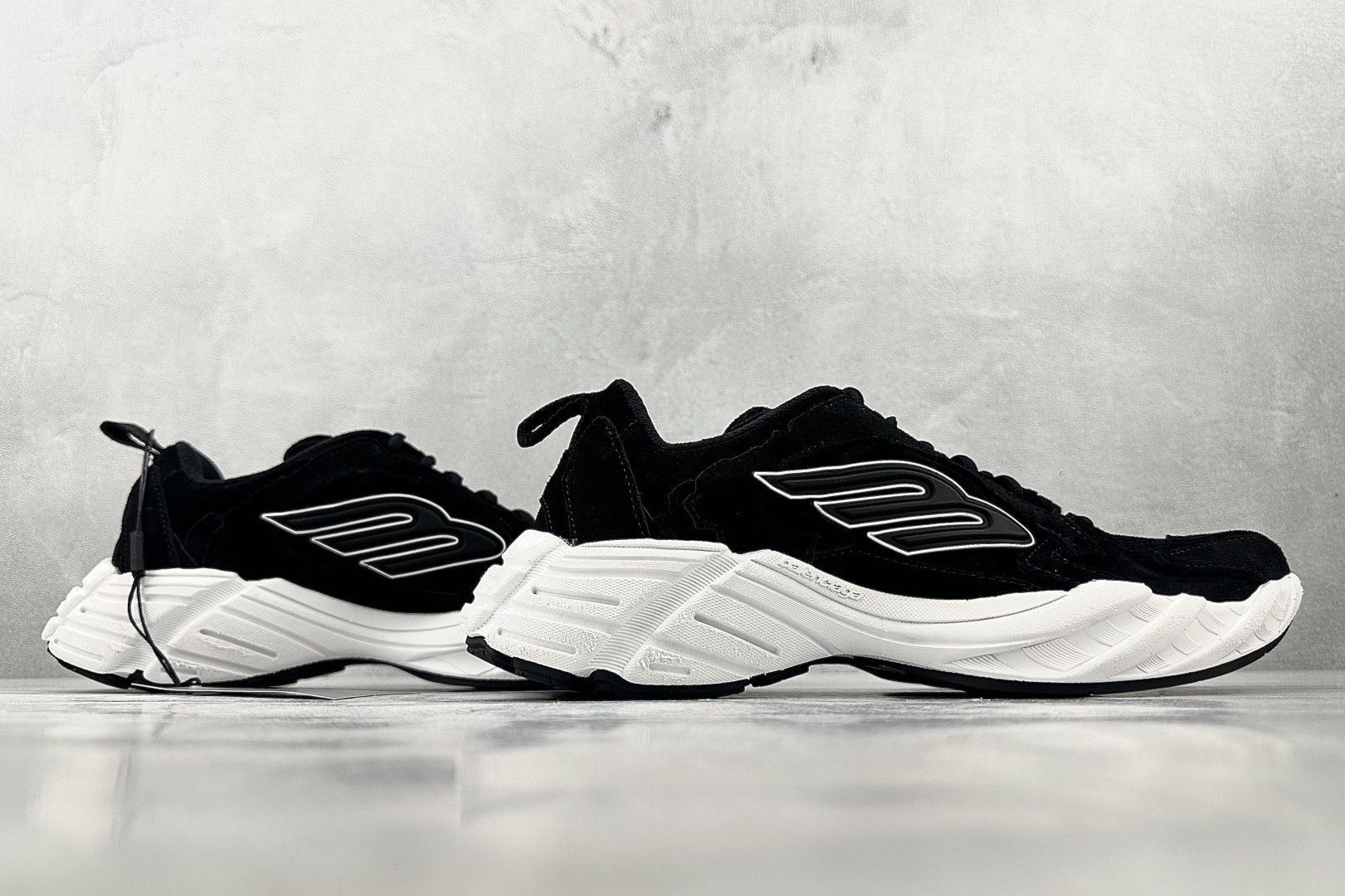 最新外贸批次 Balenciaga巴黎世家 Monday 黑色 825418WMNSS