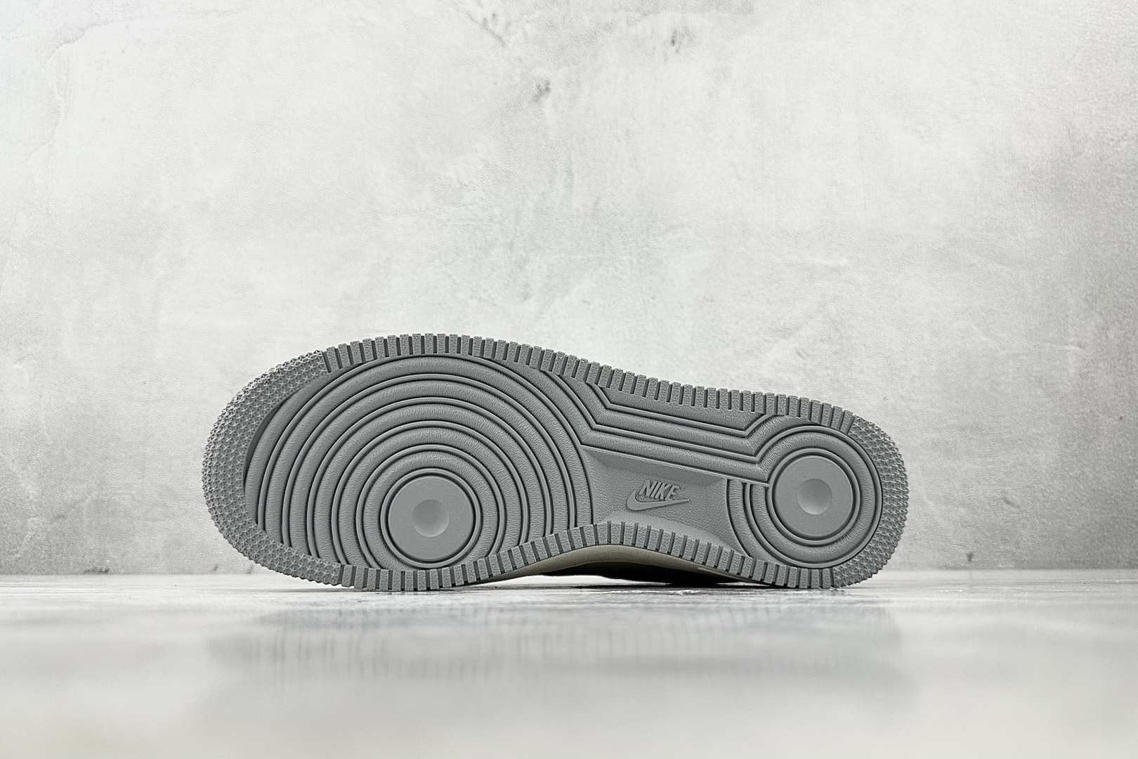 Nike Air Force 1'07 GUCCI 联名 米白灰 DF0188-050