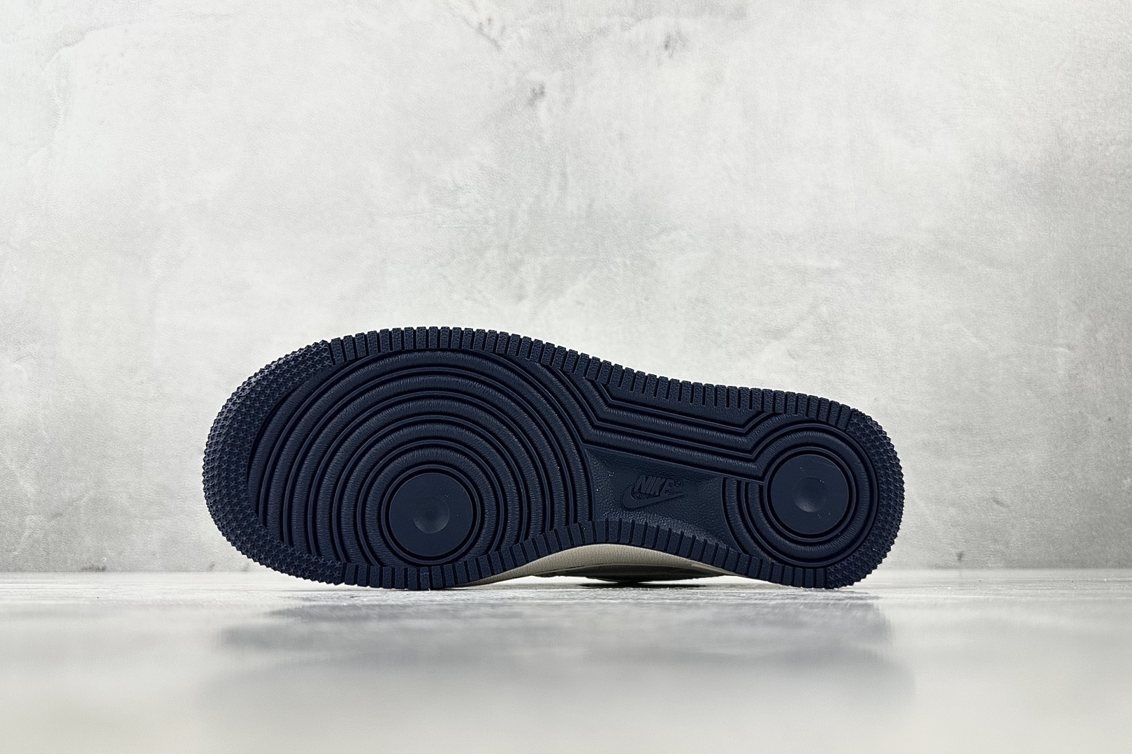 Nike Air Force 1'07 Supreme 联名 米白黑 XX3168-203