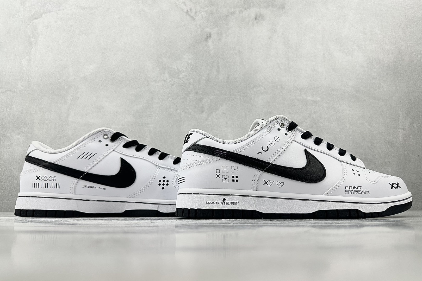 特价 
【定制球鞋】Nike Dunk 印花集 白黑色

货号：WC1220 001
尺码：40 40.