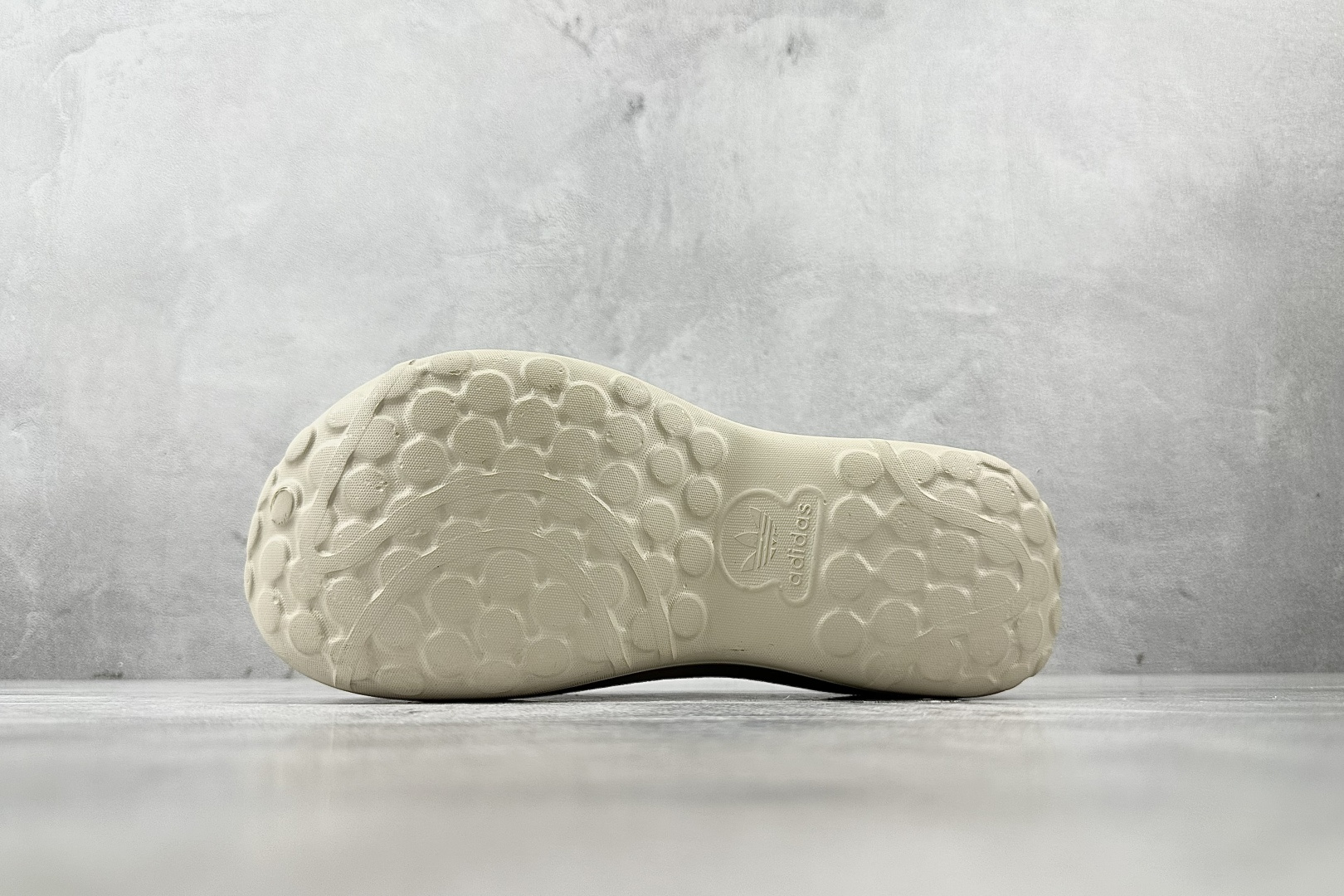 大厂出品 Hello Kitty/凯蒂猫 x adidas originals AdiFOM Stan Smith Mule 米色 IE9127