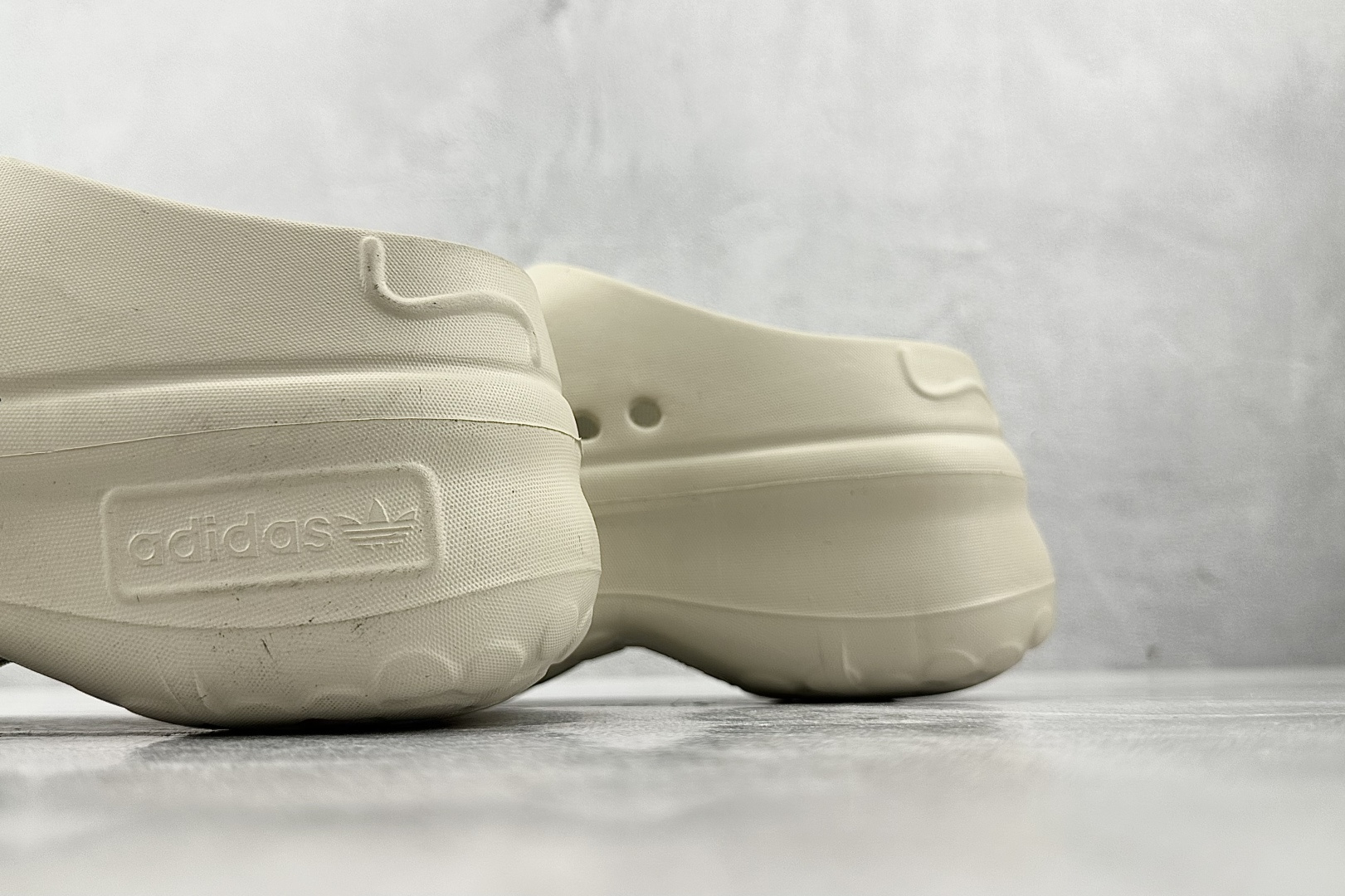 大厂出品 Hello Kitty/凯蒂猫 x adidas originals AdiFOM Stan Smith Mule 米色 IE9127