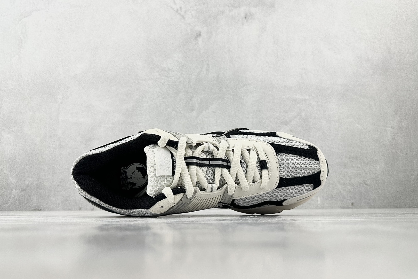 Nike Air Zoom Vomero 5灰色 HQ1182-001