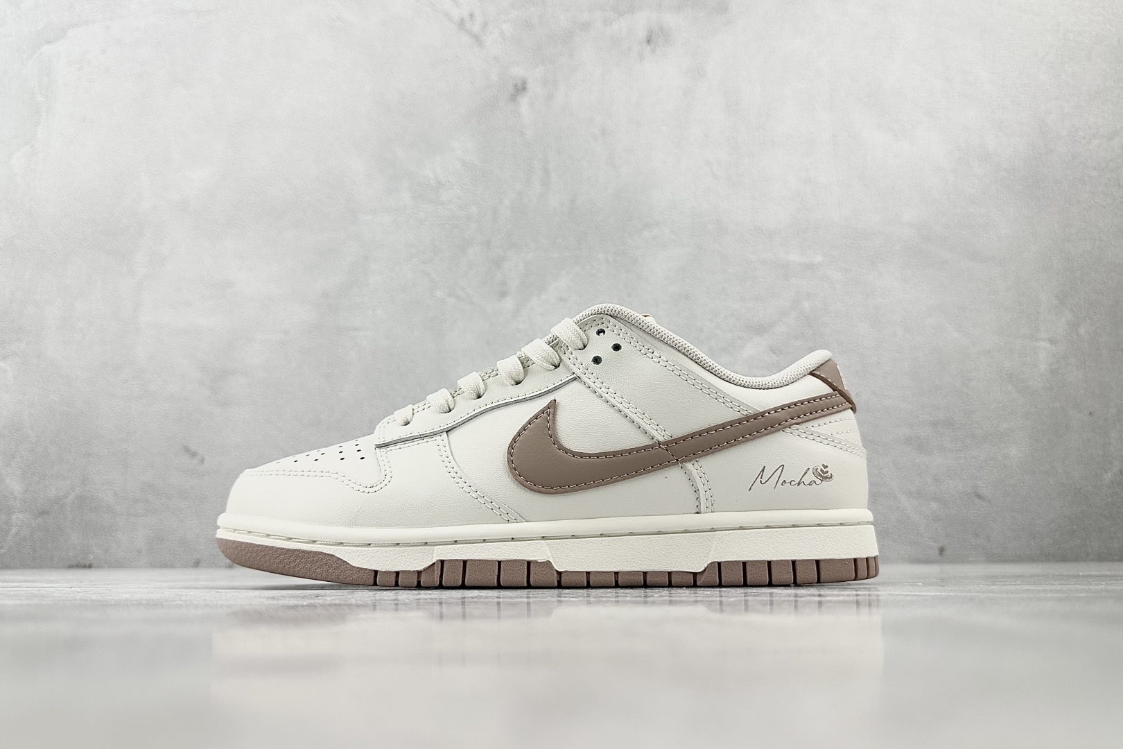 特价 
【定制球鞋】Nike Dunk摩卡慕斯 米白棕

货号：WG0212 014
尺码：35.5 3