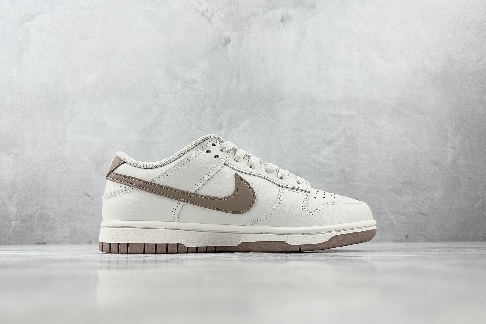 特价 
【定制球鞋】Nike Dunk摩卡慕斯 米白棕

货号：WG0212 014
尺码：35.5 3