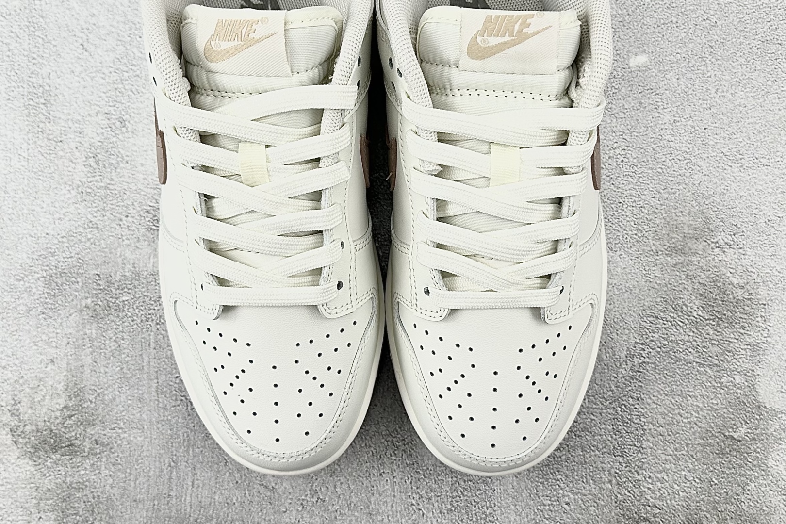 特价 
【定制球鞋】Nike Dunk摩卡慕斯 米白棕

货号：WG0212 014
尺码：35.5 3