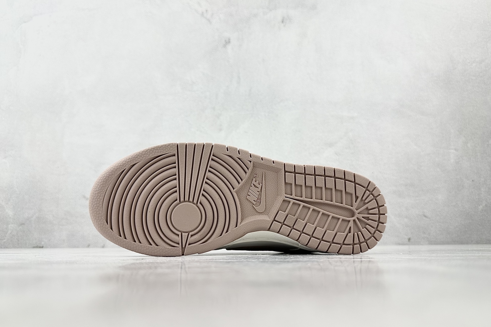 特价 
【定制球鞋】Nike Dunk摩卡慕斯 米白棕

货号：WG0212 014
尺码：35.5 3
