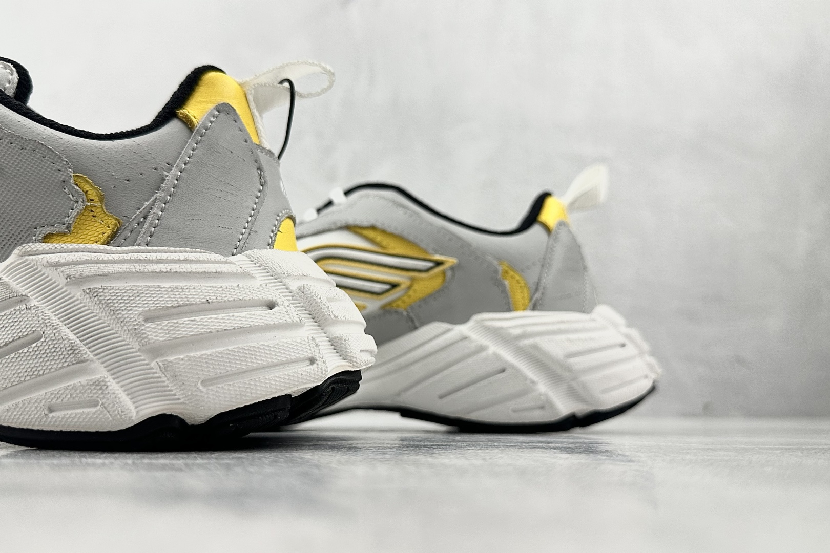 全套数据私模 Balenciaga巴黎世家 Monday 黄色 825418WDWTS1971