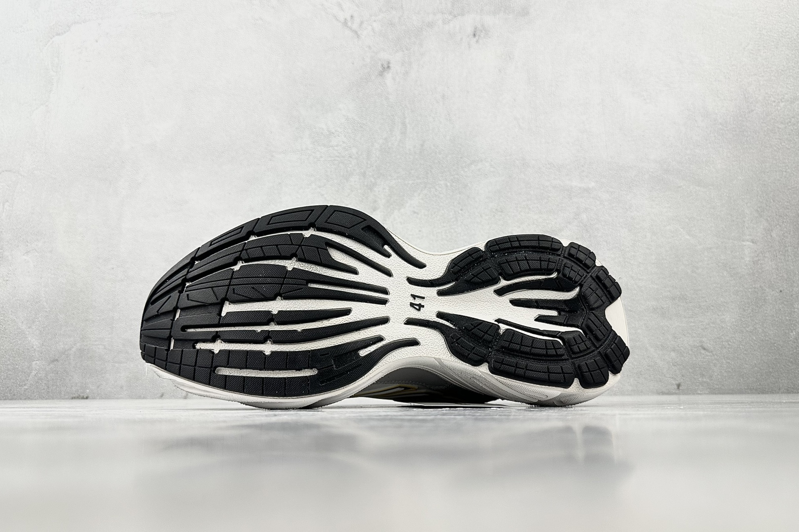 全套数据私模 Balenciaga巴黎世家 Monday 黄色 825418WDWTS1971