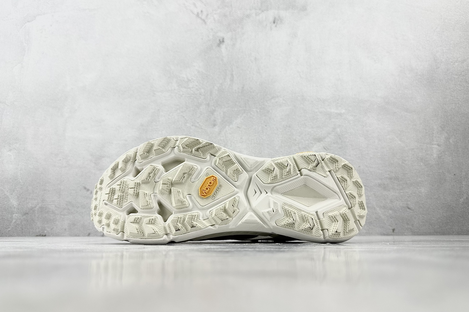Satisfy x HOKA ONE ONE Mafate Speed 4 白色 1157050-BONE