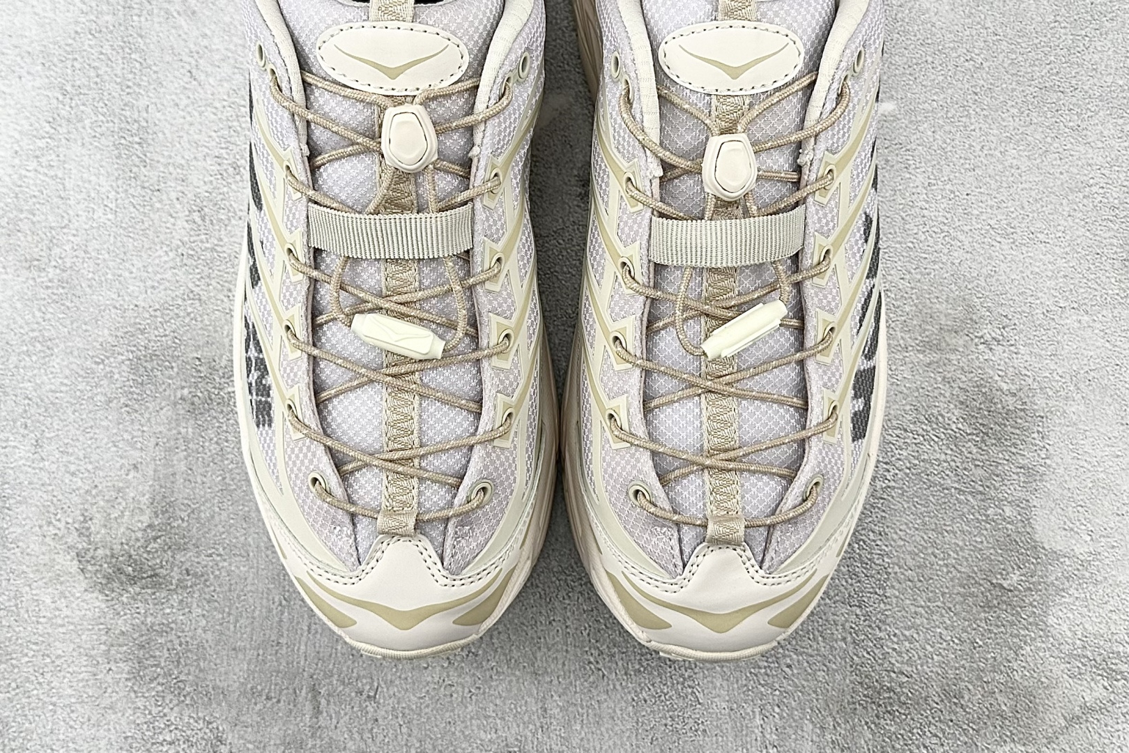 HOKA ONE ONE Mafate Three 2 米黄色 1141572-ESSN