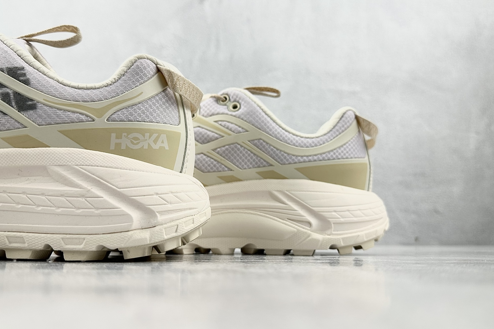 HOKA ONE ONE Mafate Three 2 米黄色 1141572-ESSN