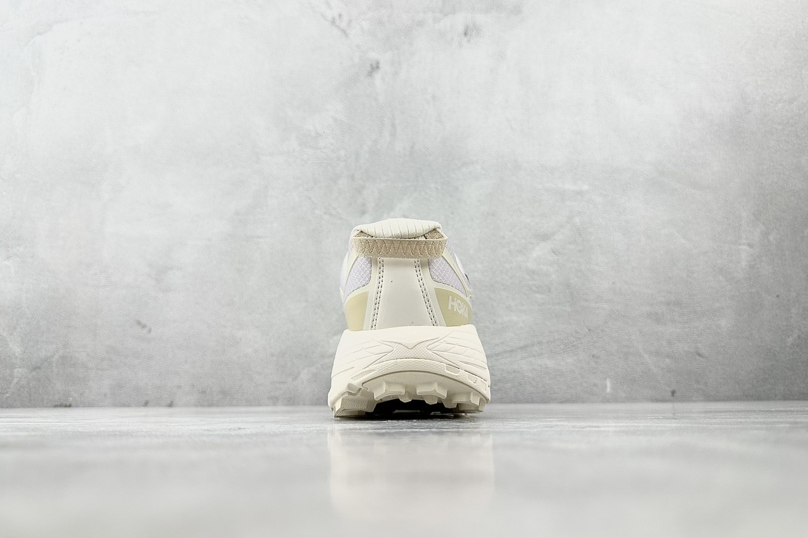 HOKA ONE ONE Mafate Three 2 米黄色 1141572-ESSN